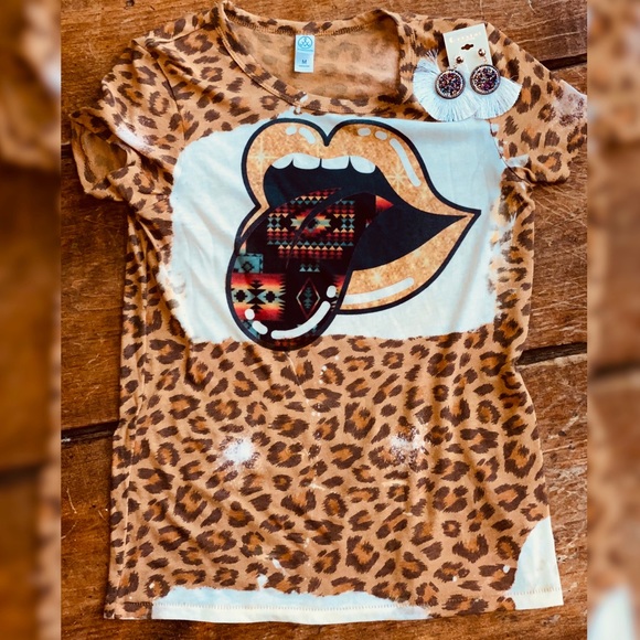 Bleached Leopard Aztec/Glitter Lips T-shirt - Picture 2 of 3